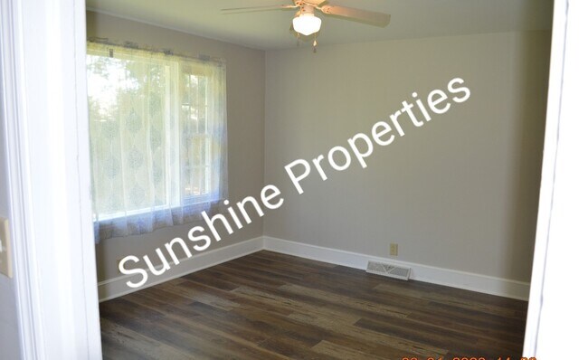 Building Photo - 4013 Jenny Rd