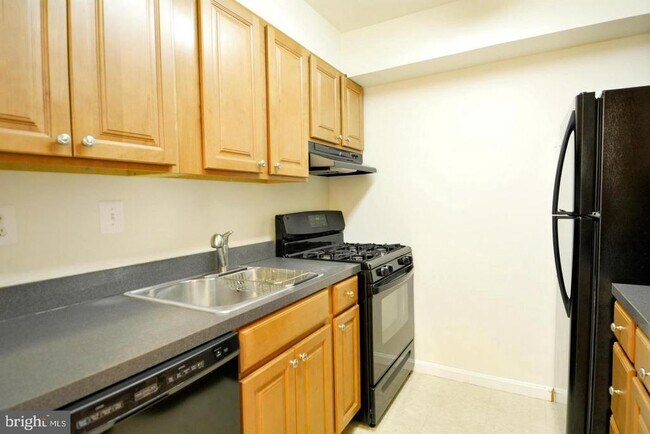 Foto del edificio - 5920 Cove Landing Rd
