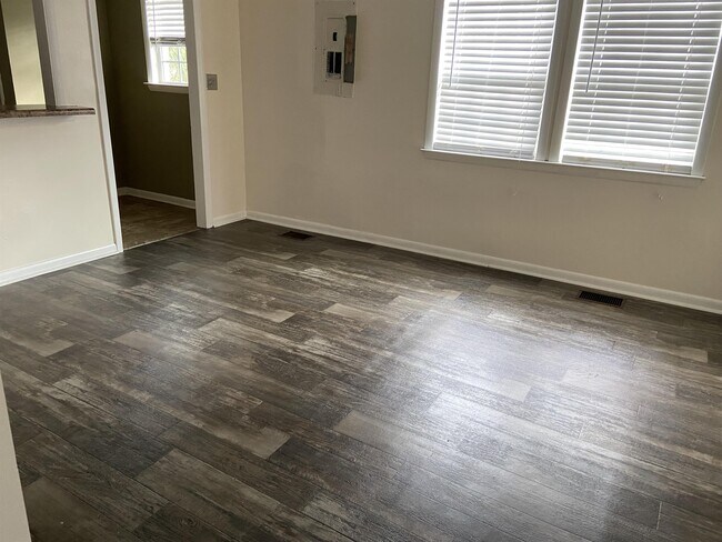 Foto del edificio - 2738 Dogwood Cir