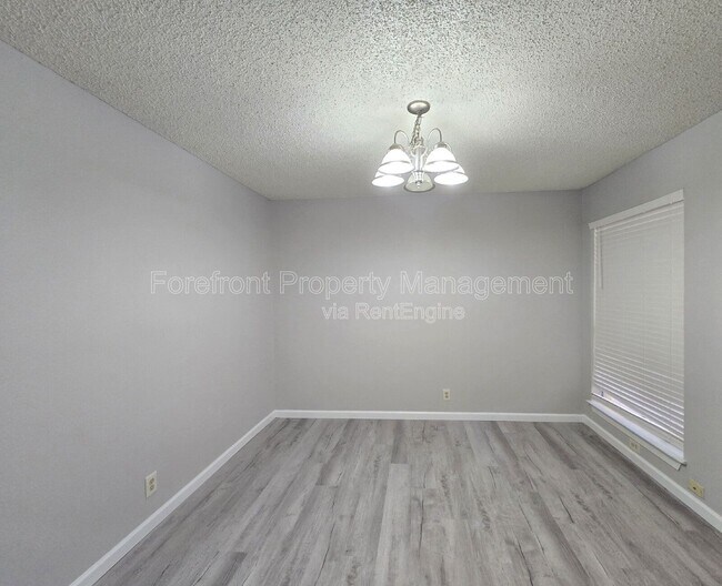 Foto del edificio - 5507 Roanwood