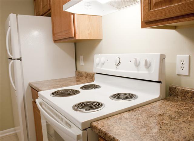 Cocina de todos los electrodomésticos blancos - 319 E Hillsdale