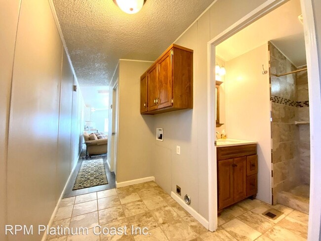 Building Photo - 2 br, 1 bath House - 3367 N. McCall