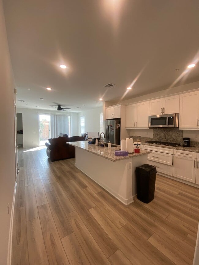 Building Photo - 4 Bedroom Home in Ontario Ranch