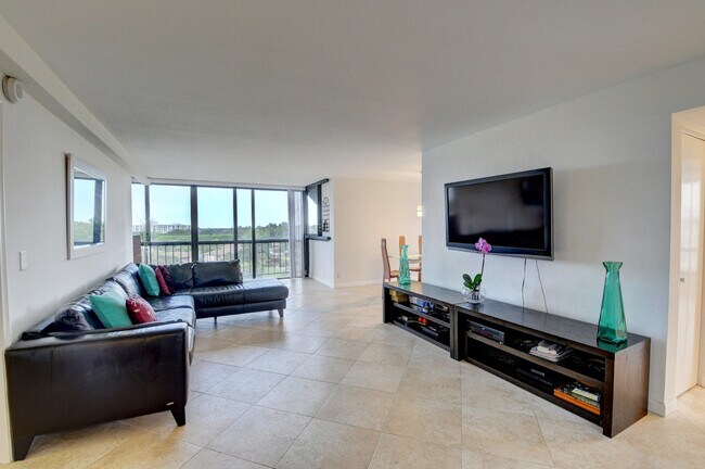 Foto del edificio - 7738 Lakeside Blvd