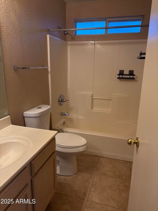 Building Photo - 2390 Eastern Dr