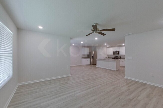 Foto del edificio - 393 Monarch Ln