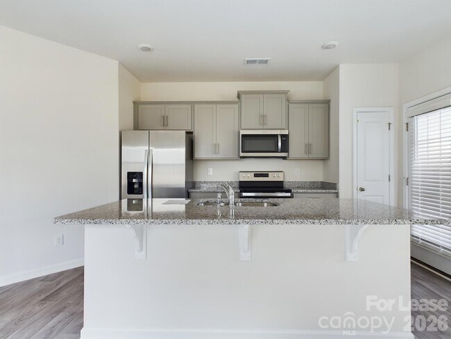 Foto del edificio - 8021 Murray Br Dr