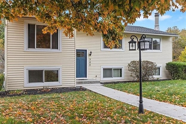 Front - 309 Joan St
