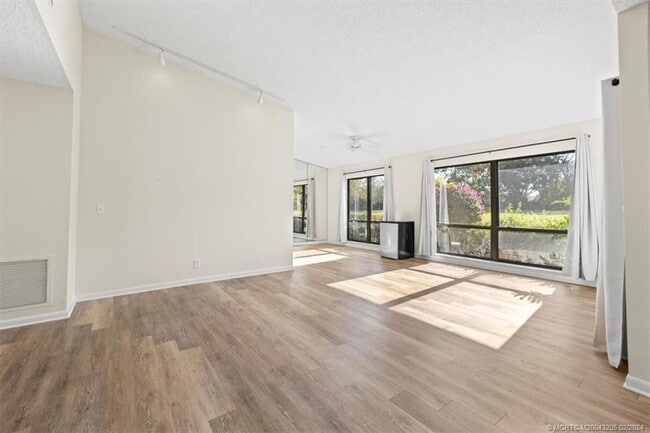 Building Photo - 2621 SW Egret Pond Cir