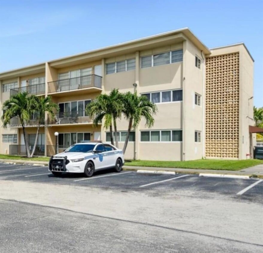 Foto principal - 1400 NE 169th St