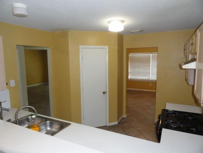 Building Photo - 9227 Misty Vale Dr