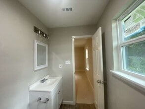 Building Photo - 152 Pine Ridge Dr