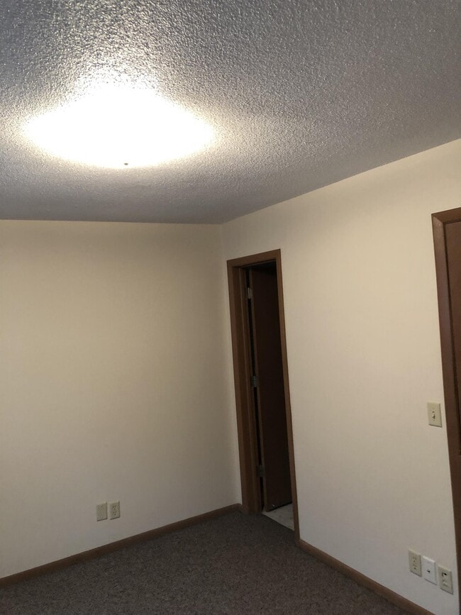 Building Photo - 2012 Cedar St