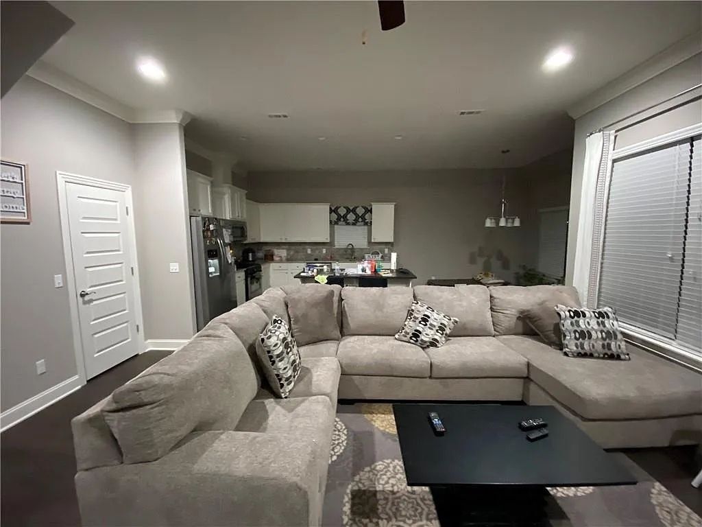 Building Photo - 4404 SW Eggersway Pl