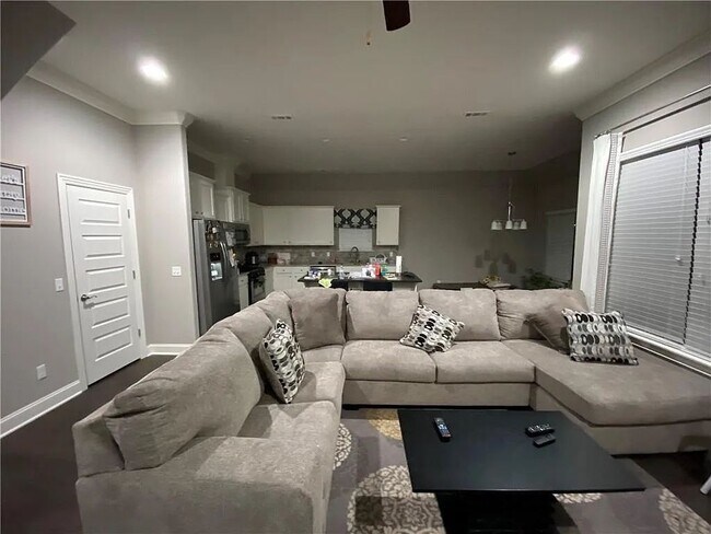 Building Photo - 4404 SW Eggersway Pl