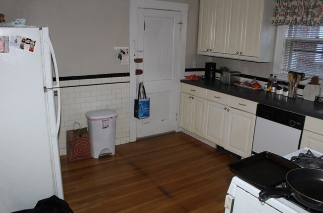 Foto del edificio - 50-52-52 Colborne Rd