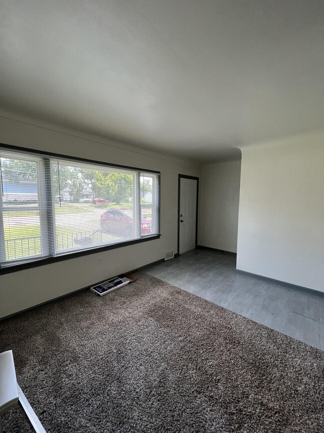 Building Photo - 1407 32nd St NE