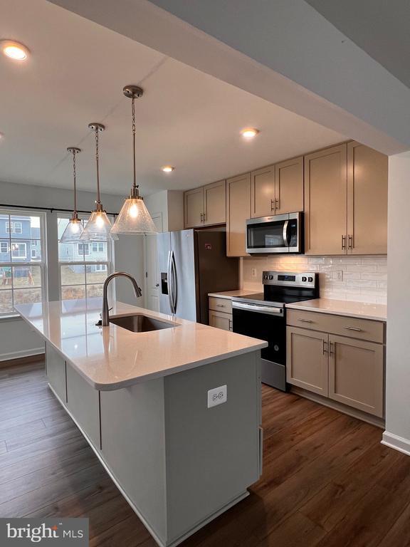 Building Photo - 21 Scrub Pne Ct