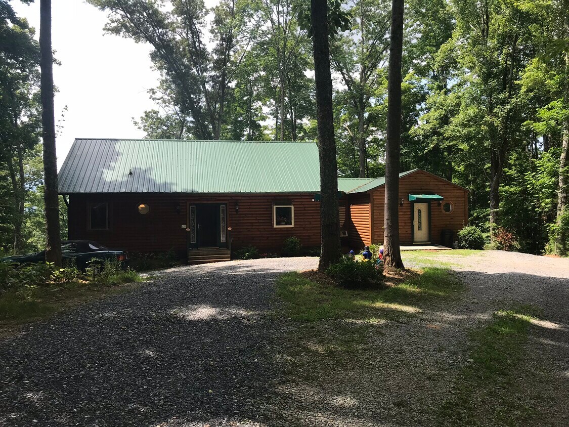 470 Ray St, Waynesville, NC 28786 House Rental in Waynesville, NC