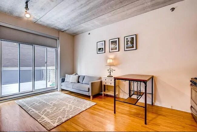 Foto del edificio - 630 N Franklin St