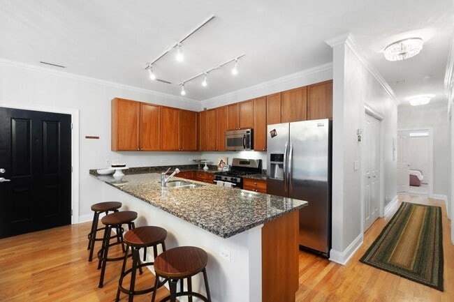 Photo - 1801 W Addison St Apartment