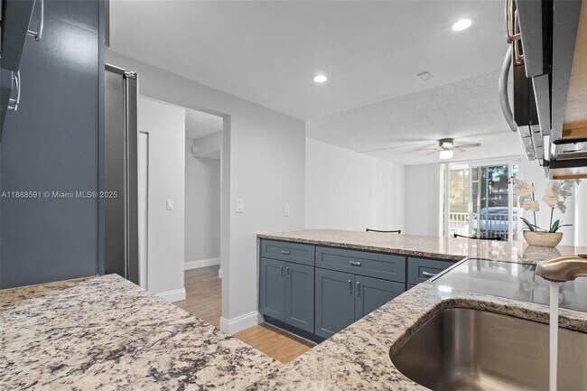 Foto del edificio - 16851 NE 23rd Ave