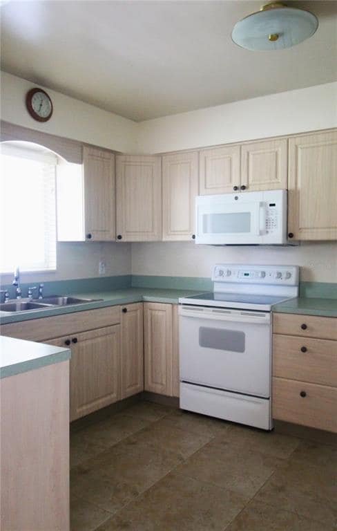 Foto del edificio - 4135 Deerfield Dr
