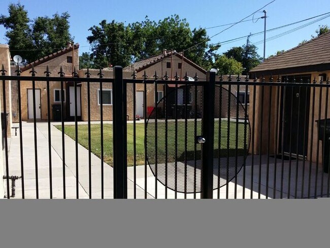 Foto del edificio - Modesto 2 Bedroom 1 Bathroom Town Home