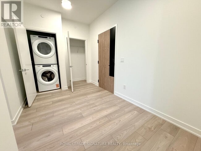 Building Photo - 1007 The Queensway