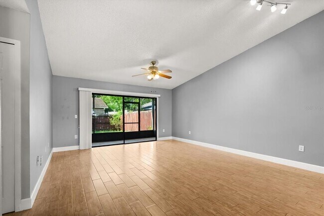 Foto del edificio - 8110 Canyon Oak Ln