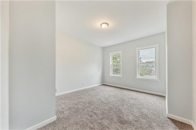 Foto del edificio - 4 Bed/2.5 Bath Home in Crafton Heights Ava...