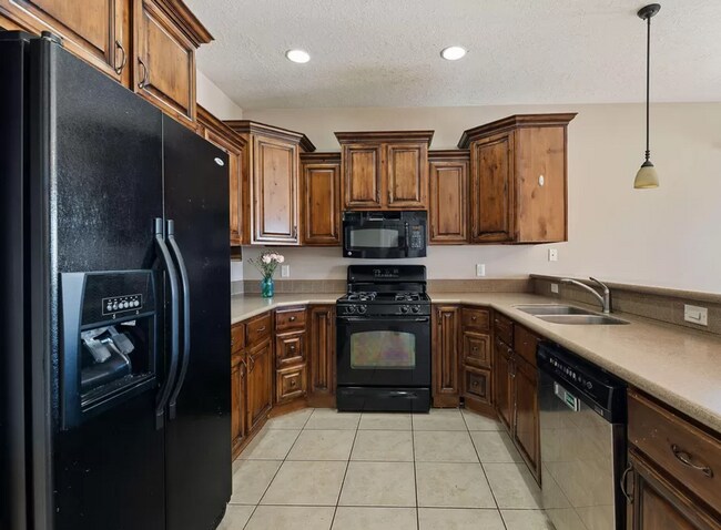 Foto del edificio - 1295 N Cedar Blvd