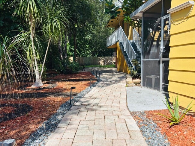 Building Photo - 1913 Riverside Dr