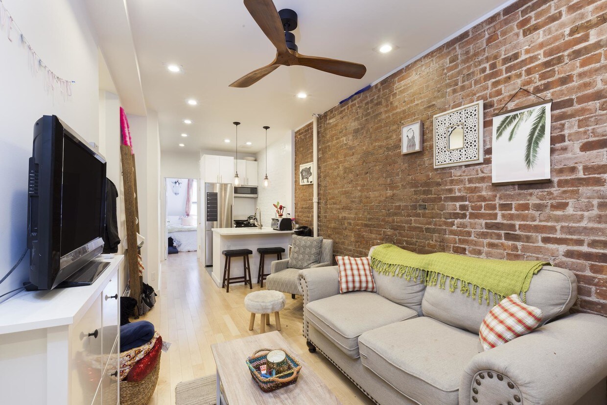 Primary Photo - 215 East 26th Street