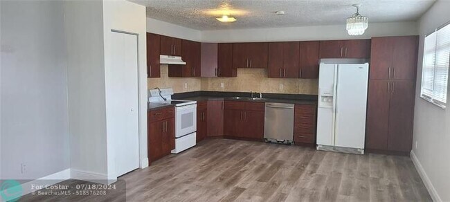 Foto del edificio - 736 NW 2nd Ave