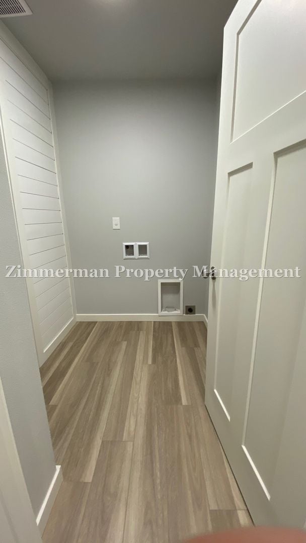 Building Photo - 3 Bedroom 2.5 Bathroom Townhome!