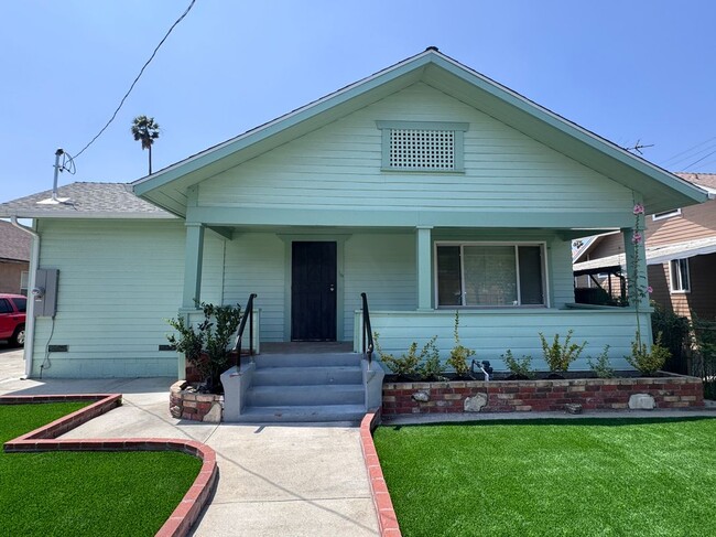 Building Photo - 319 N Rowan Ave