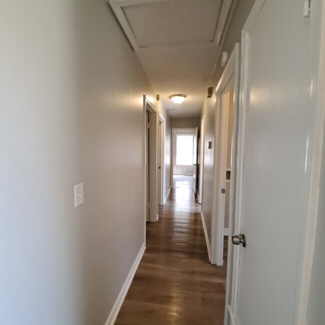 Foto del edificio - 3340 Burgess Dr