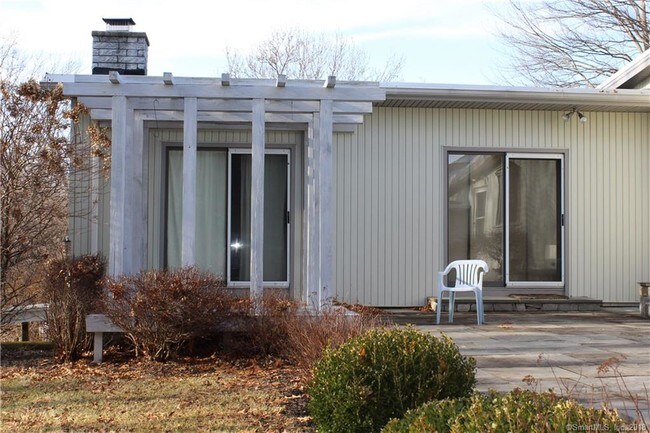 Building Photo - 89 Green Hill Rd