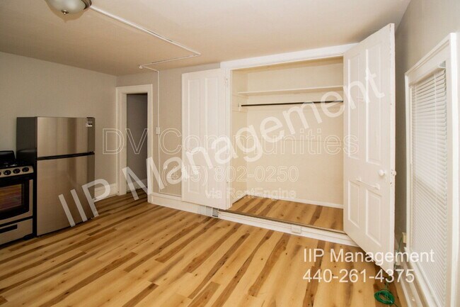 Foto del edificio - 579 Broadway Ave