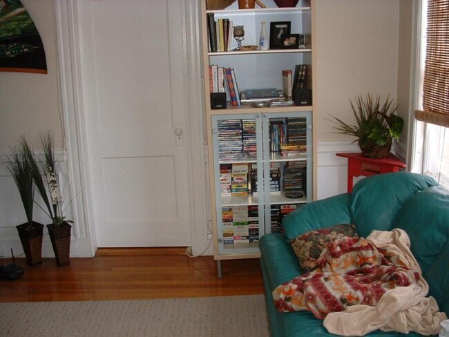 Foto del edificio - Pets-Friendly, Porch, Laundry on a Site, Parking for Rent, Yard