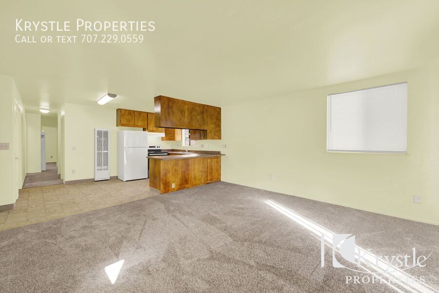 Foto principal - Spacious upstairs 3 bedroom unit