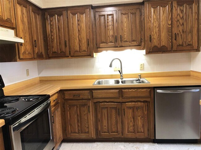 Foto del edificio - 2303 Garden Park Ct