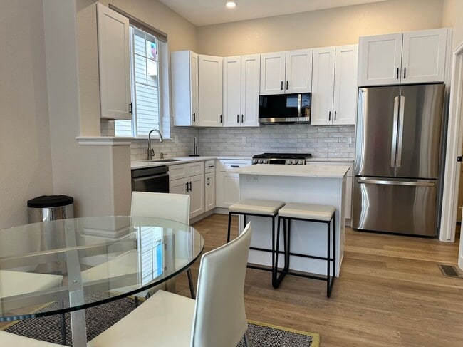 Foto del edificio - 10592 Pearlwood Cir