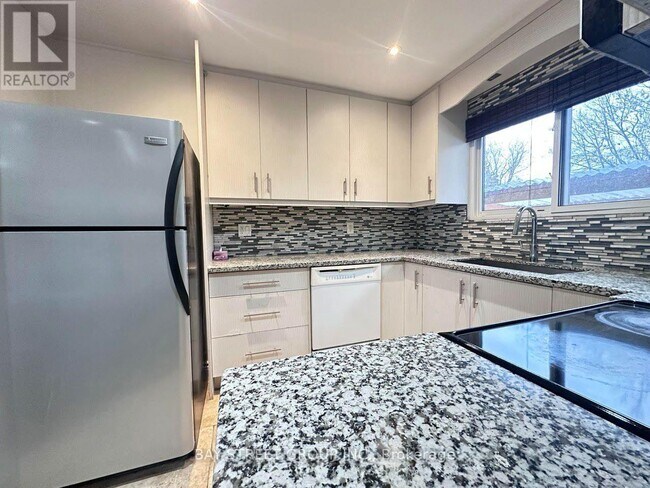 Building Photo - 427 Crosby Ave