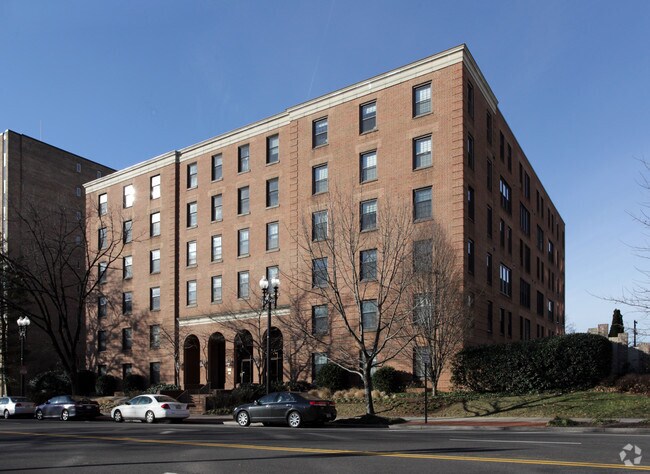 Foto del edificio - 2828 Wisconsin Ave NW