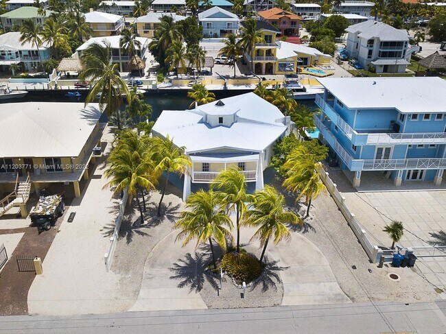 Building Photo - 184 Bahama Ave