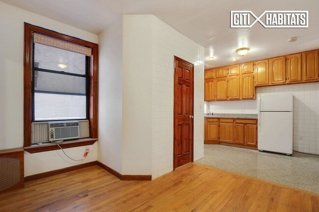 Building Photo - 202 MOTT St