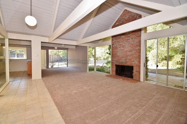 Building Photo - Four Bedroom Eichler in Upper Lucas Valley