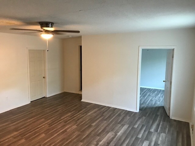 Building Photo - 5415 Buena Vista St #2